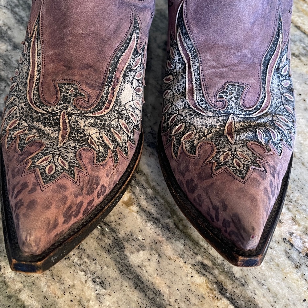 Old Gringo Eagle Elvis Leopardito Boots
13” Pointed Toes Size 9 - Picture 2 of 8